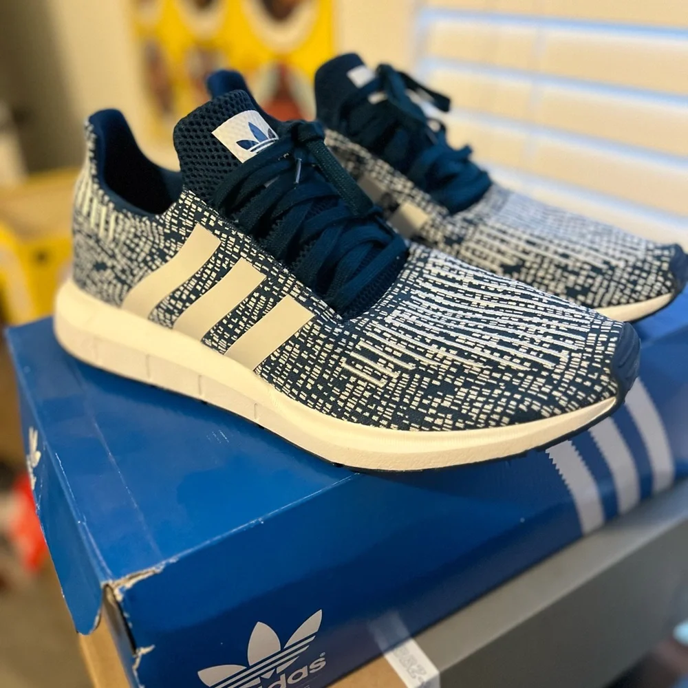 ADIDAS SWIFT RUN - Picture 9 of 9